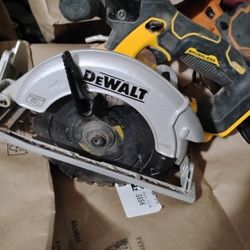 DeWalt 20 Volt Brushless 6 1/2 In Circular Saw No Blade No No Battery