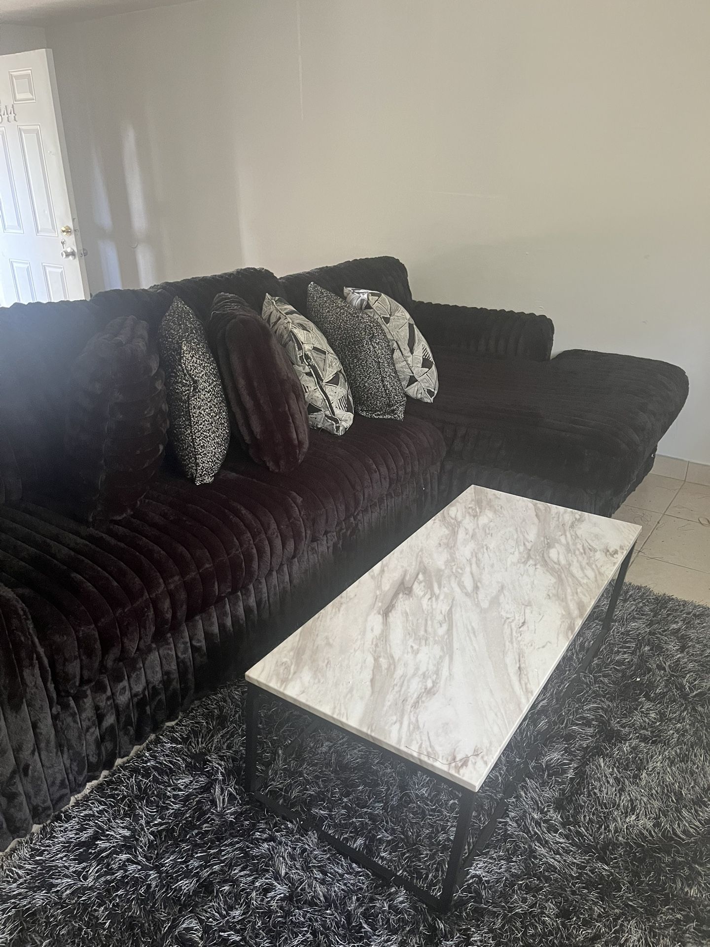 Kusta 2-piece Upholstery Sofa with Pillows