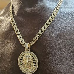 I Deliver I ship 14k gold plated Chain and Pendant