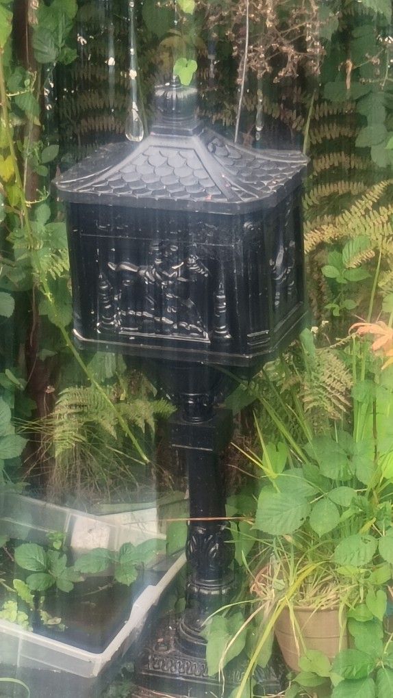 Old Mail Box