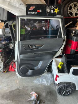 2016 Nissan rouge rear right passenger door