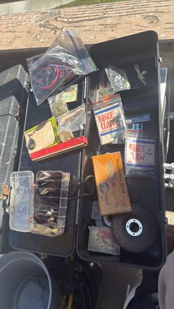 Caja de anzuelos para pescar