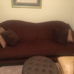 Chic Burgundy Loveseat 