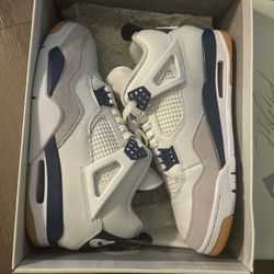 Jordan 4 Navy 