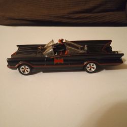 2023 Hot Wheels 1966 Classic Die-Cast Batmobile 1:50 Scale in EX-NM Condition 