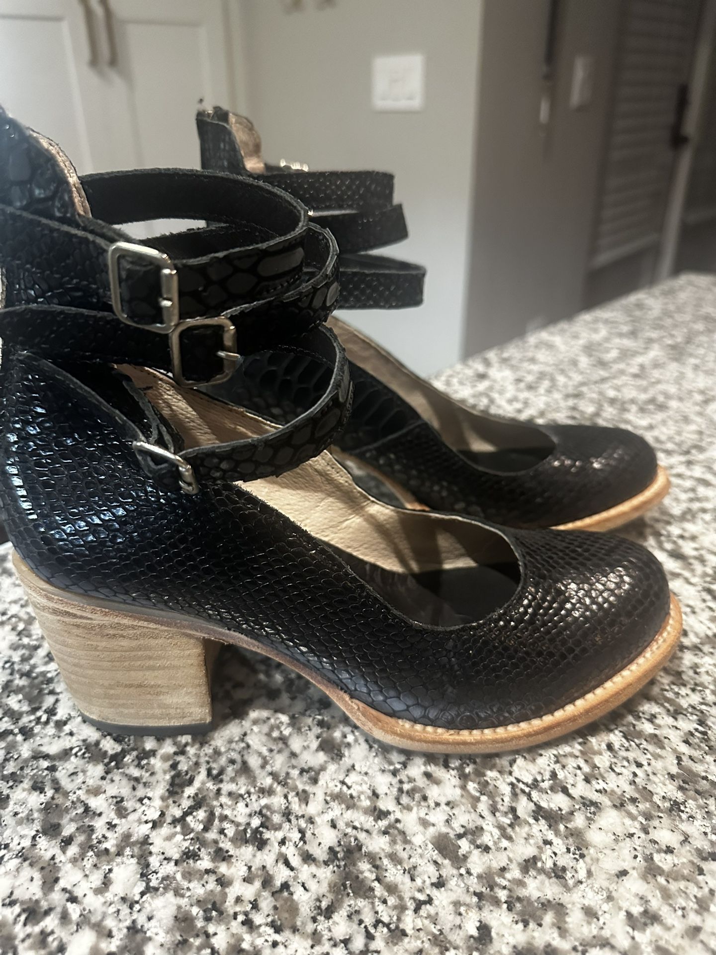 Freebird - Randi Used Twice Like New-size 7 Black Leather