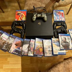 Ps4/ 5 Controllers/ 14 Games