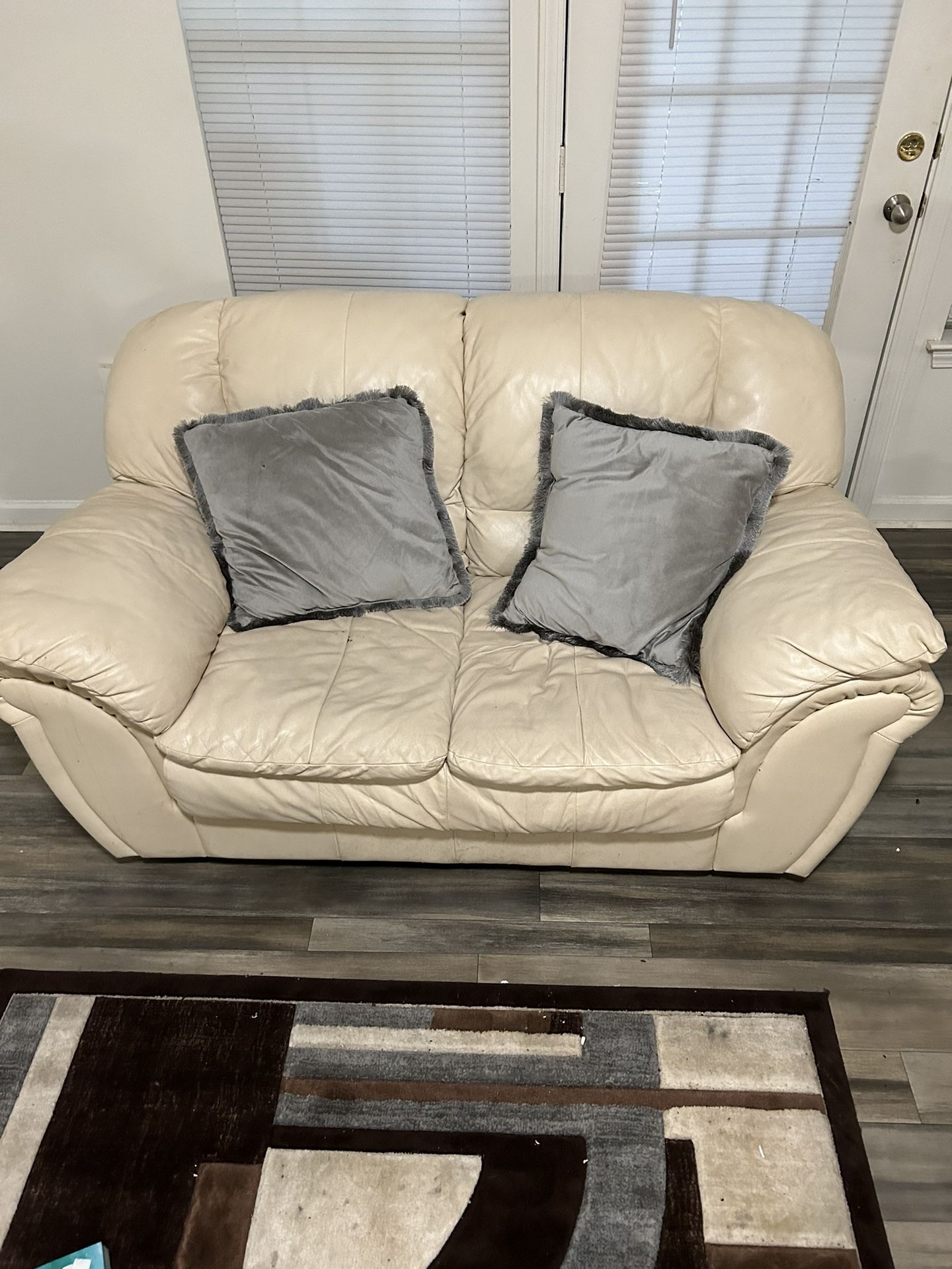 Couch set