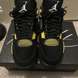 Jordan 4 Thunder