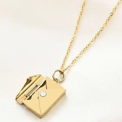 Gorgeous Hypoallergenic Titanium Steel Love Locket Pendant Necklace , Silver Color Available 