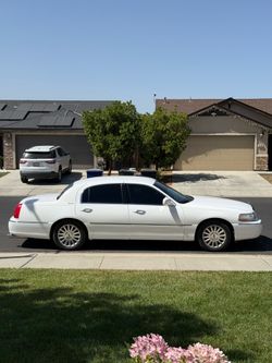 2003 lincoln town car