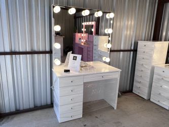 White Make Up Vanity