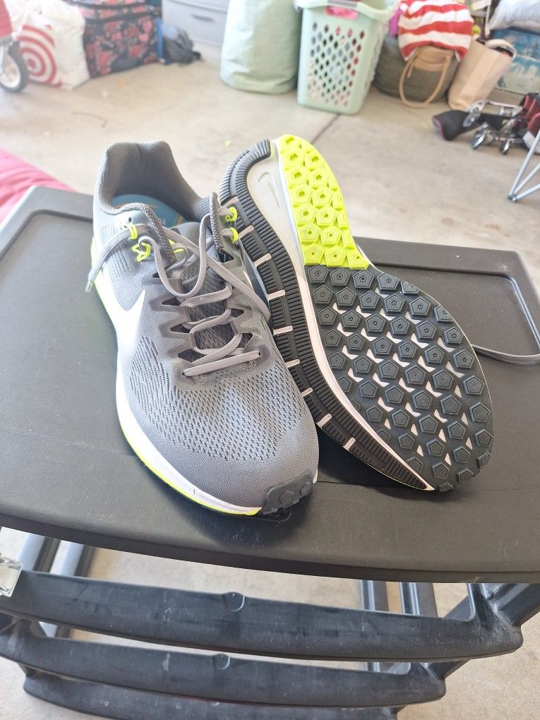 Men's Size 14 Nike Zoom Structure 21
