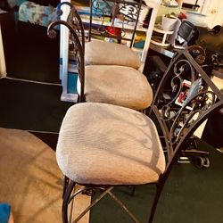  🥰😍🥰😍 $160-Tall Bar Table and 3 chairs —-The chairs are in descent shape, but the table is all worn but sturdy-could always use a tablecloth or re
