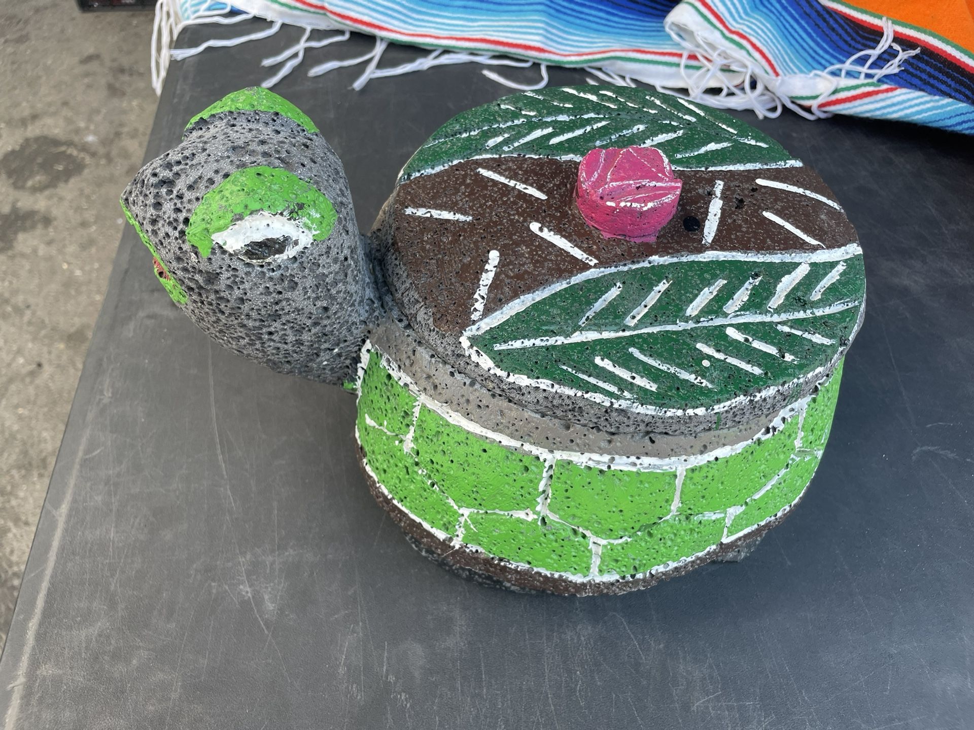 Turtle Molcahete (lid And Rock)