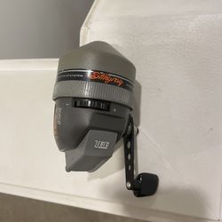 vintage Zebco Stingray spincast fishing reel