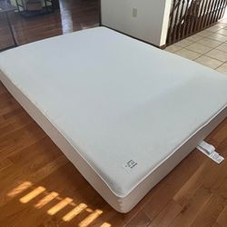 QUEEN Boring Memory Foam Mattress - Open Box !