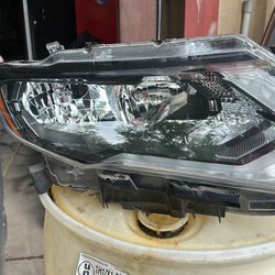 2017 - 2020Nissan Rogue Right Passenger Headlight OEM Halogen/