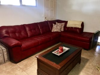 COUCH (dark red)