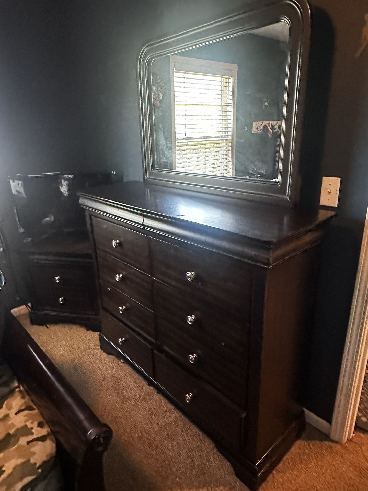 Queen Bedroom Set