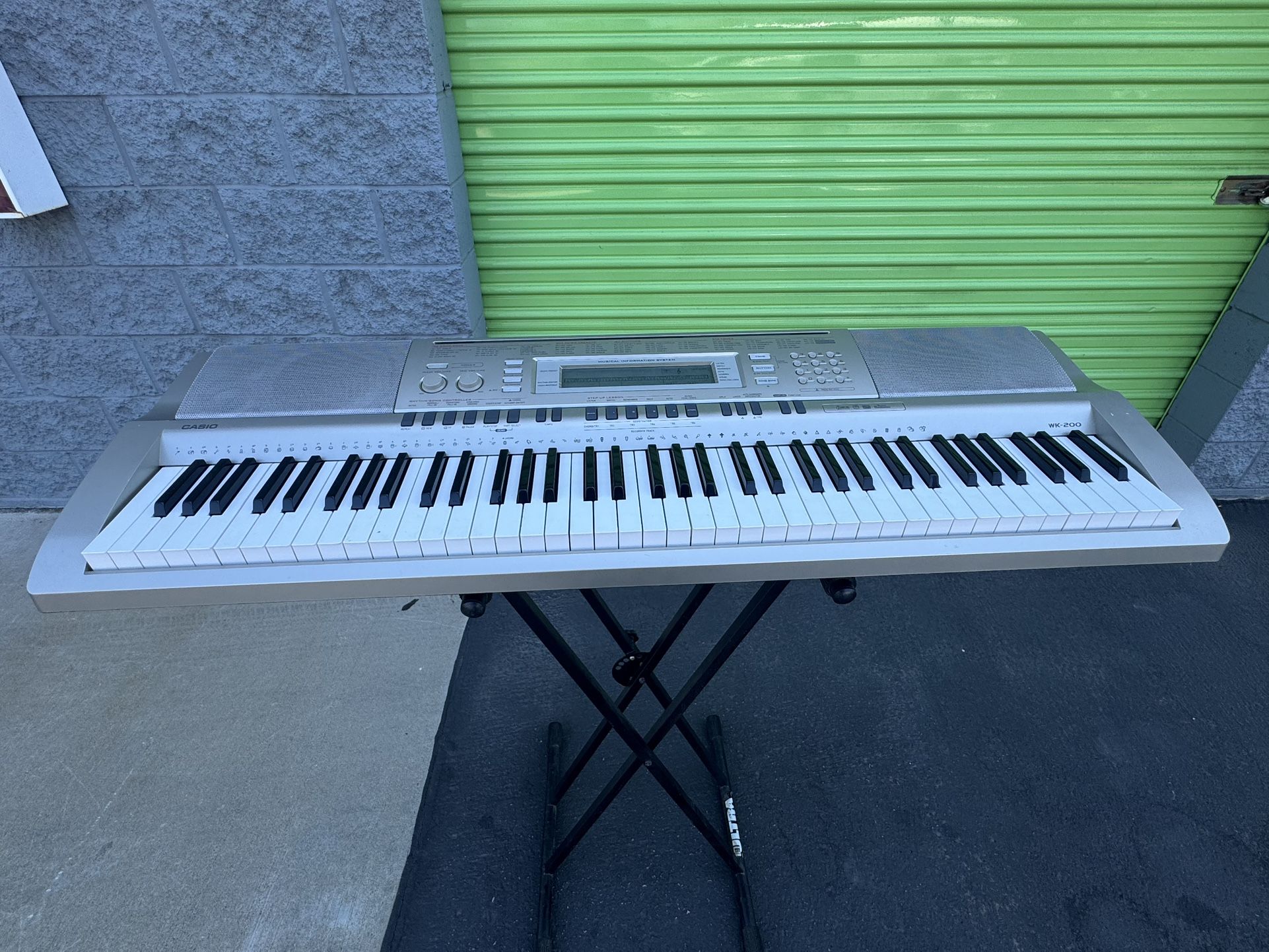 Casio WK-200 Electronic Workstation Keyboard Piano 76-Key With Stand