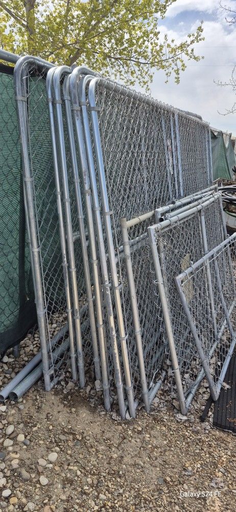 Chainlink Fencing/Poles/panels/accessories