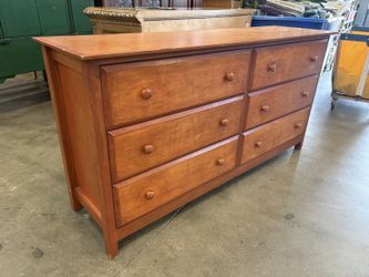 Vintage Honey Toned Wooden 6 Drawer Dresser