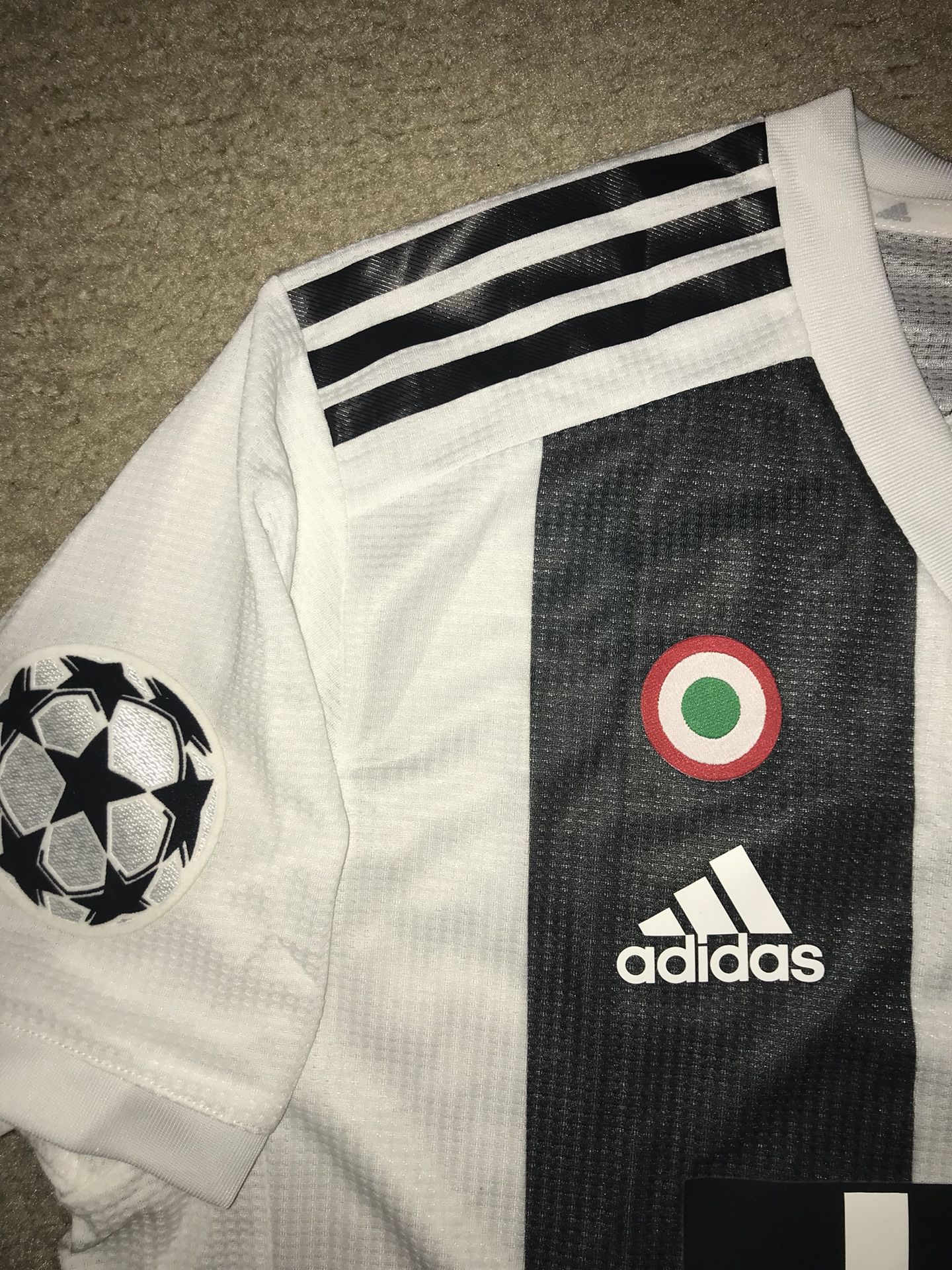 Juventus home Soccer Jersey Adidas no name no number champions league  patches for Sale in Miami, FL - OfferUp