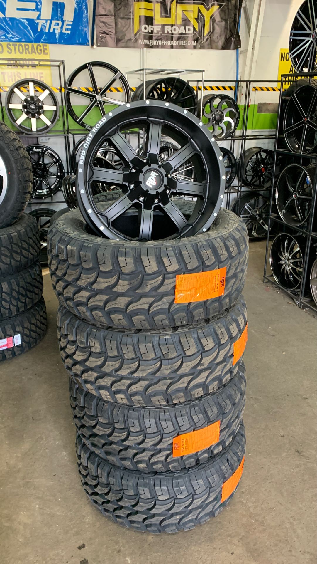 20X10 INCH WHEELS AND 33MT TIRES‼️‼️WE FINANCE🖖🏻🕵🏼‍♂️😱