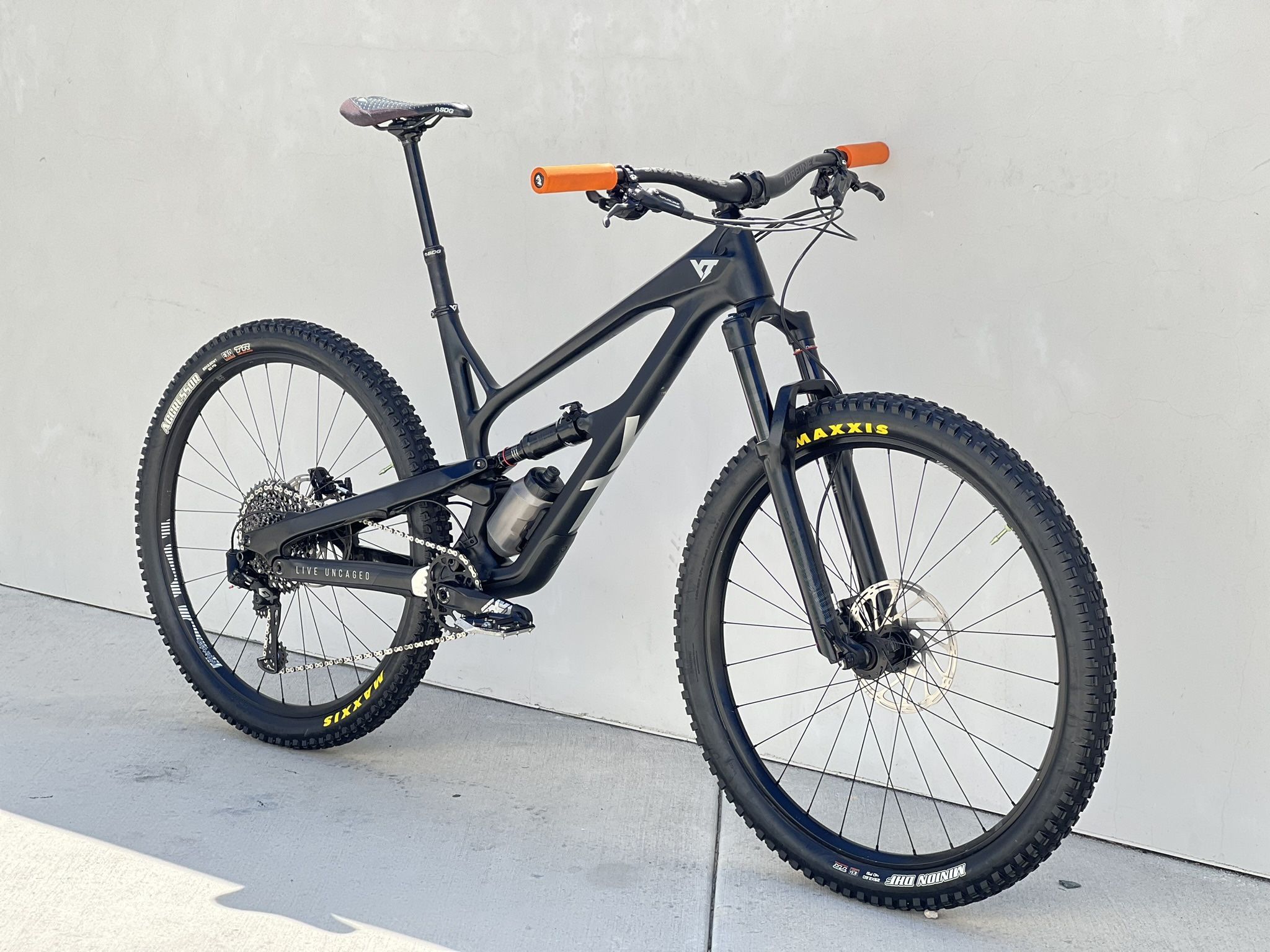Like NEW YT Jeffsy PRO Carbon Full Suspension Mountain Bike. EXTRA LARGE (XL). SRAM GX 12 sp. Dropper Post. 29er