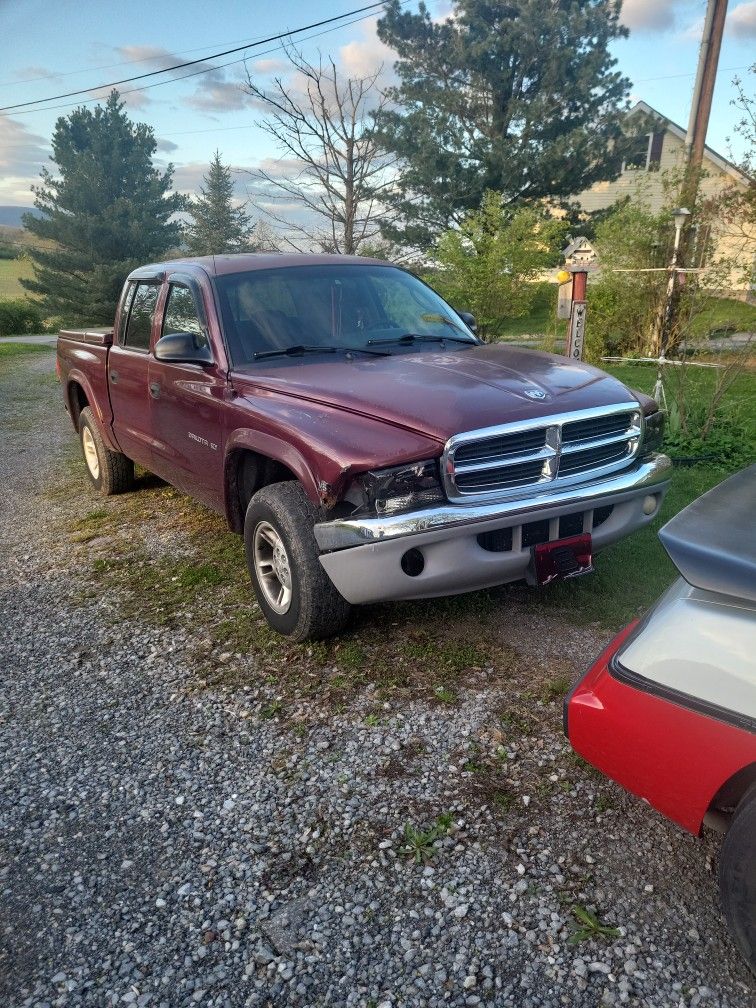 Two thousand dodge dakota