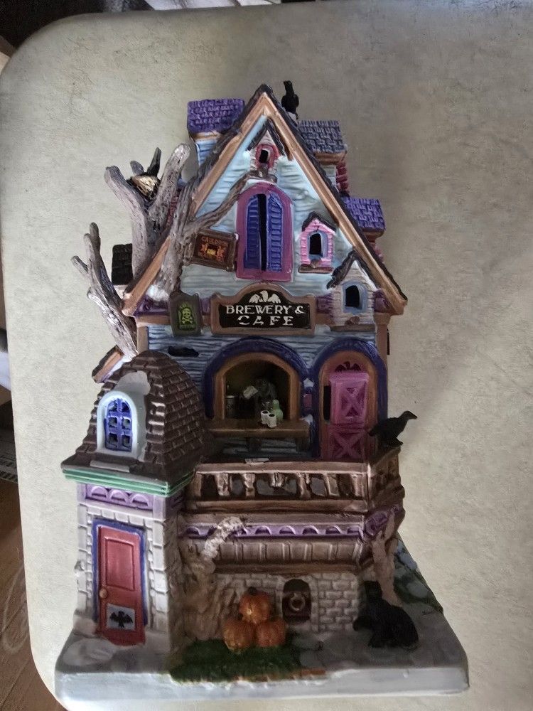 HALLOWEEN π LEMAX RETIRED RAVENS ROOST BREWERY & CAFE SPOOKY TOWN