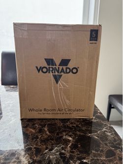 Room air circulator / Vornado
