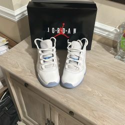 Air Jordan 11 Retro Legend Blue