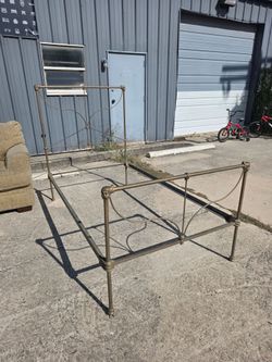TODAY SUNDAY ONLY 10AM-5PM ! Antique twin metal bed frame just $10
