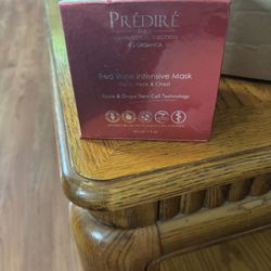 Predire Paris Red Wine Mask