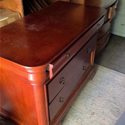 Dresser