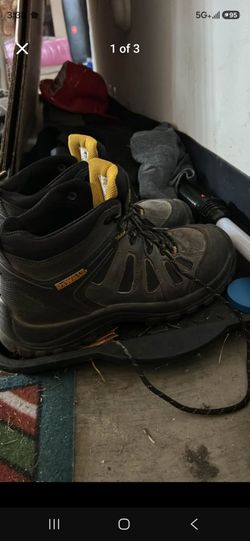 Dewalt steel tpe boots size 9