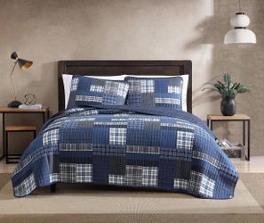 New Eddie Bauer King Quilt Set, Reversible Cotton Bedding, Blue Lightweight Home Decor