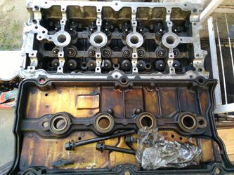2000 Dodge Stratus Head