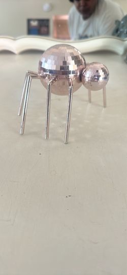 Rose pink spider decor