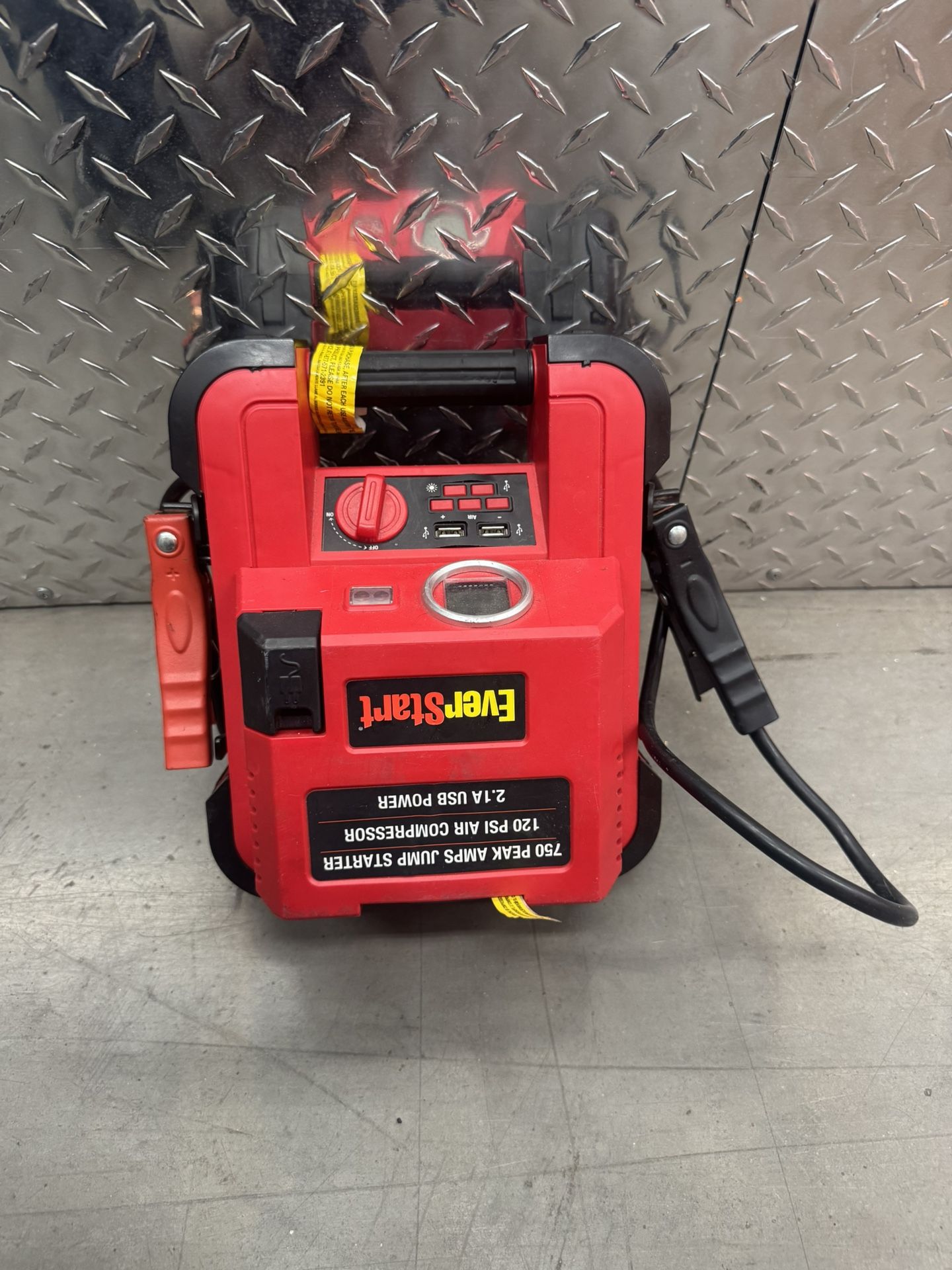 EverStart 700A Peak Jump Starter