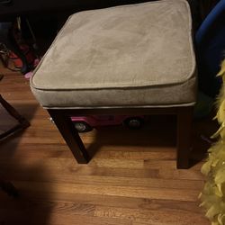 STURDY COMFY STOOL/SEAT 