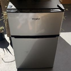 Whirlpool Mini Fridge With Freezer
