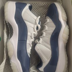 New Jordan 11s Never Worn Paid 230$