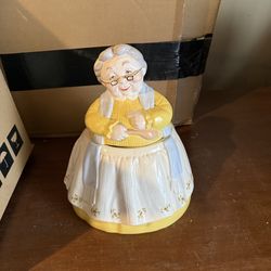 Granny cookie jar vintage