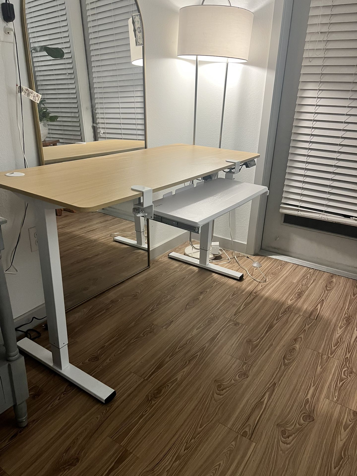 Electric Height Adjustable Standing Desk -must Pick Up