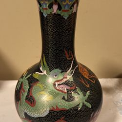 Chinese Dragon Vase 