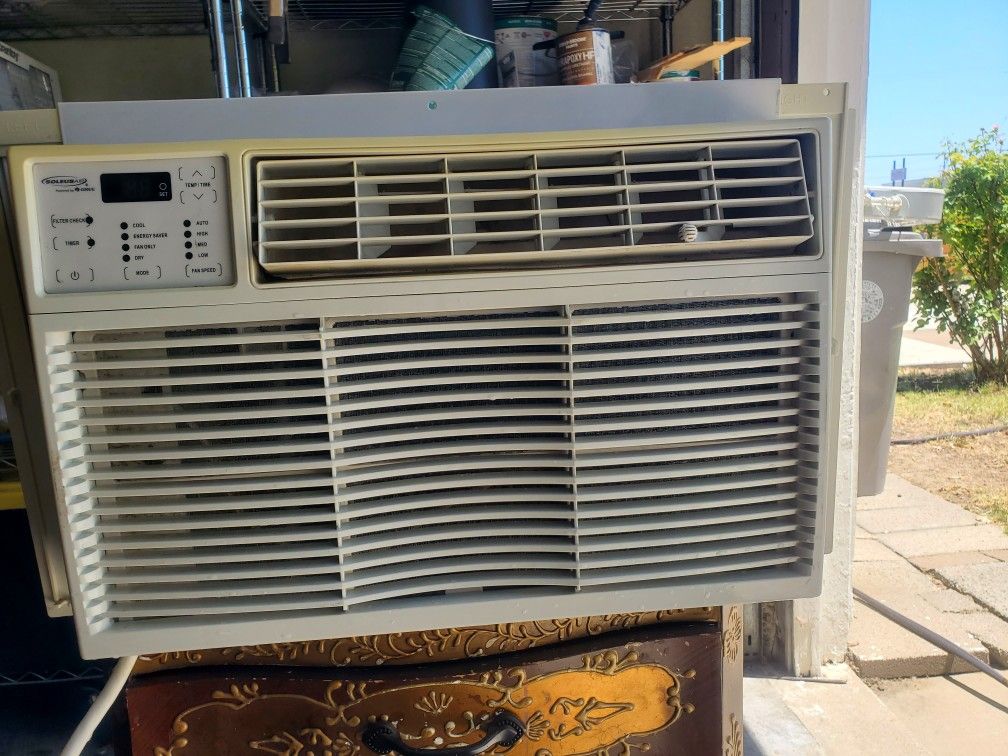 8000 BTU AIR CONDITIONER