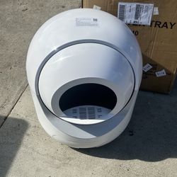 Brand New Automatic, Cat Litter Box Worth $420